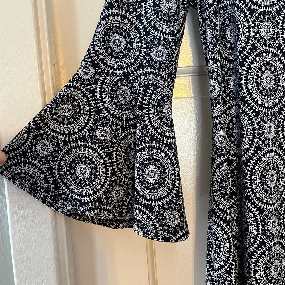 Tommy Hilfiger Navy/White Geometric Bell Sleeve Shift Dress, Back Zip, Size 12 - Picture 4 of 8
